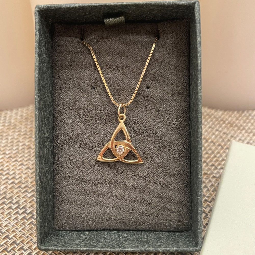 14k gold and diamond Celtic Triquetra Pendant